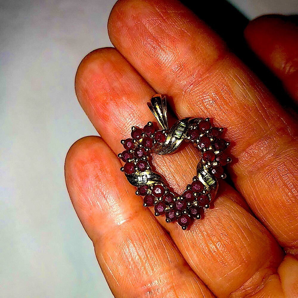 💜Genuine ruby gold  heart pendent with baguette diamonds💜